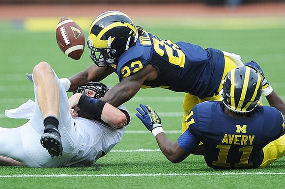 Jarrod Wilson (22) and Courtney Avery (11)