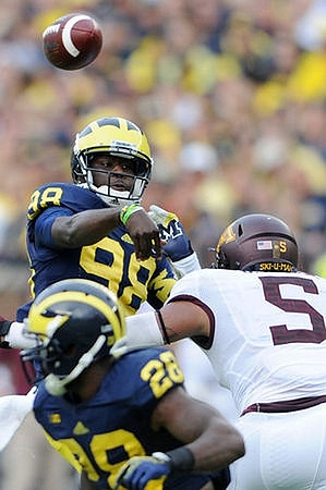 Devin Gardner (98) and Fitzgerald Toussaint (28)