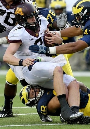 Desmond Morgan (48) and Quinton Washington (76)