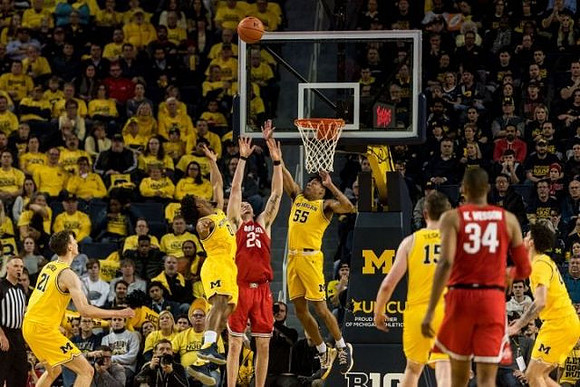 Franz Wagner (21), David DeJulius (0), Eli Brooks (55), Jon Teske (15), and Brandon Johns Jr. (23)