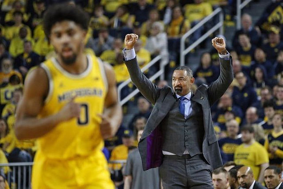David DeJulius (0) and Juwan Howard