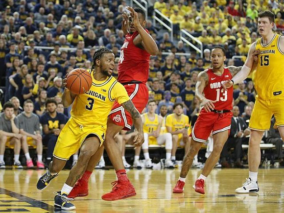 Zavier Simpson (3) and Jon Teske (15)