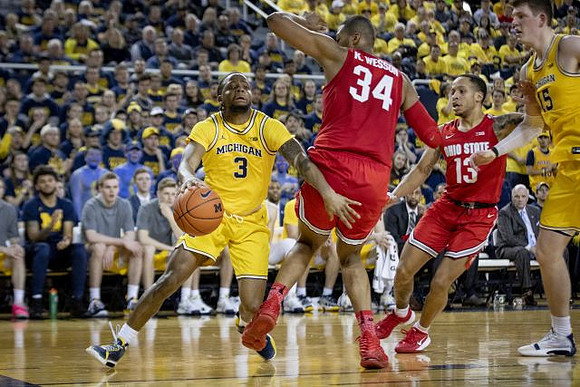 Zavier Simpson (3) and Jon Teske (15)