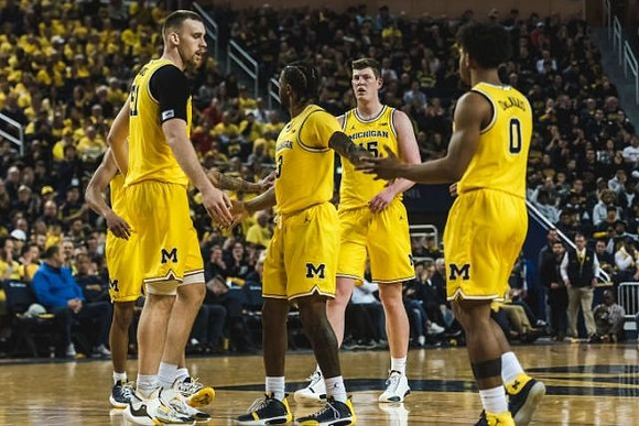 Austin Davis (51), Zavier Simpson (3), Jon Teske (15), and David DeJulius (0)