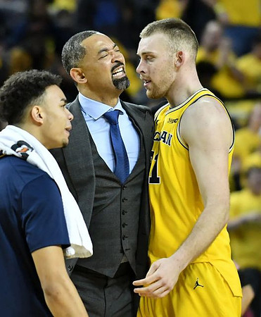 Brandon Wade (4), Juwan Howard, and Austin Davis (51)