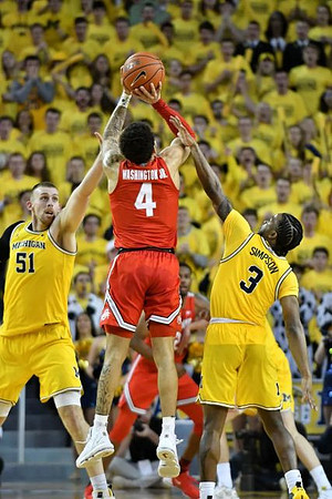Austin Davis (51) and Zavier Simpson (3)