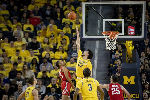 Franz Wagner (21), Brandon Johns Jr. (23), and Zavier Simpson (3)