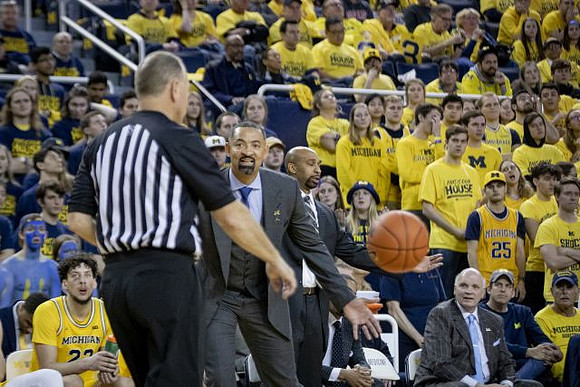 Brandon Johns Jr. (23), Juwan Howard, Saddi Washington, and Phil Martelli