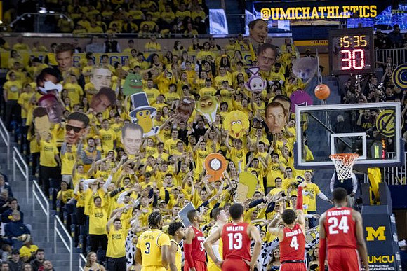 Zavier Simpson (3), Jon Teske (15), and David DeJulius (0)