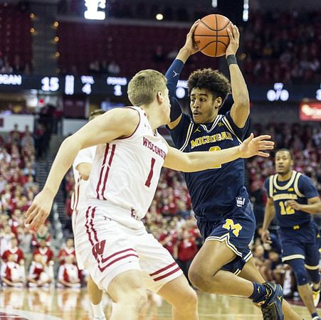 Jordan Poole (2) and Muhammad-Ali Abdur-Rahkman (12)