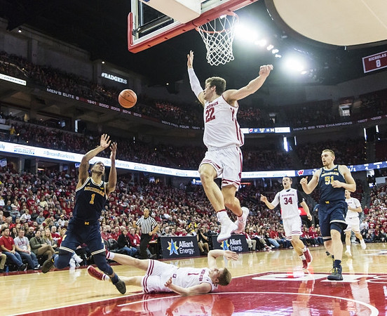 Charles Matthews (1) and Austin Davis (51)