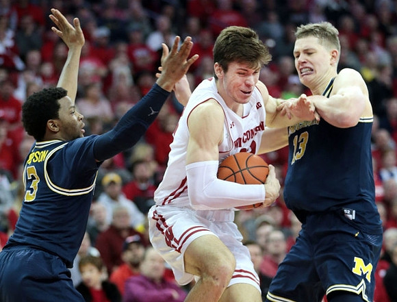 Zavier Simpson (3) and Moritz Wagner (13)