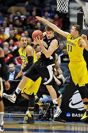 Jordan Morgan (52) and Nik Stauskas (11)
