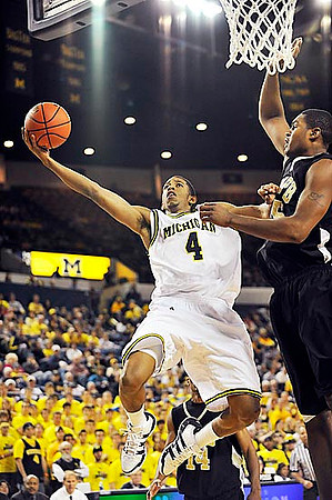 Darius Morris (4)