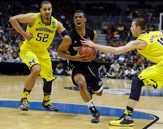 Jordan Morgan (52) and Nik Stauskas (11)