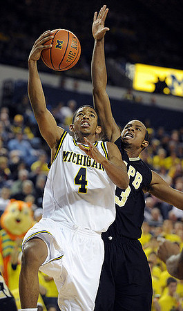 Darius Morris (4)