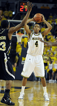 Darius Morris (4)