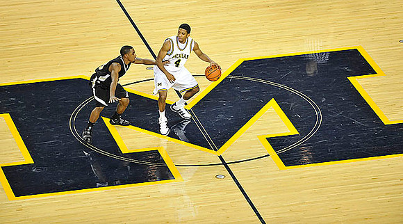Darius Morris (4)
