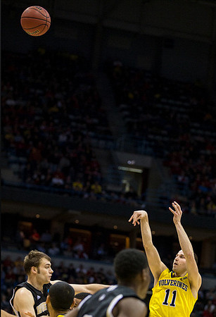 Nik Stauskas (11)