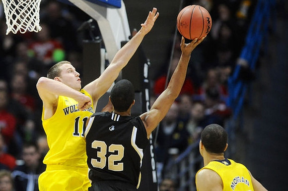 Nik Stauskas (11) and Jordan Morgan (52)