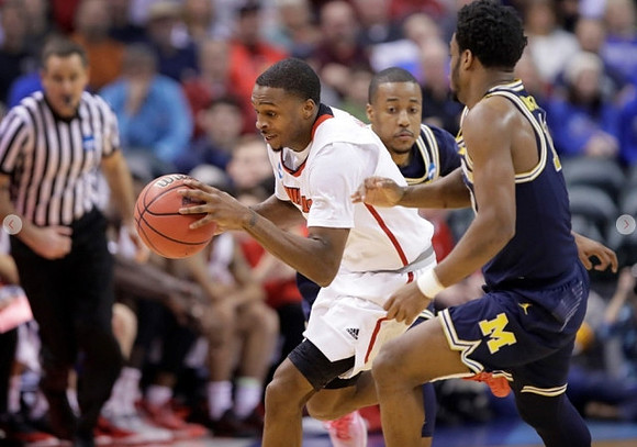 Muhammad-Ali Abdur-Rahkman (12) and Derrick Walton Jr. (10)