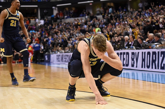 Zak Irvin (21) and Moritz Wagner (13)