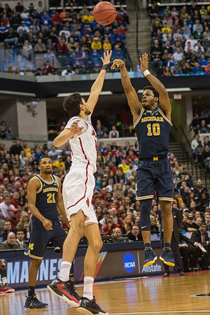 Zak Irvin (21) and Derrick Walton Jr. (10)