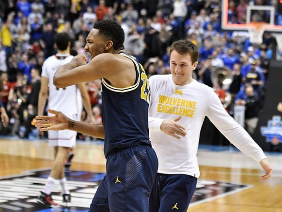 Zak Irvin (21) and Andrew Dakich (11)