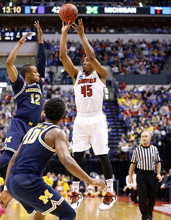Muhammad-Ali Abdur-Rahkman (12) and Derrick Walton Jr. (10)