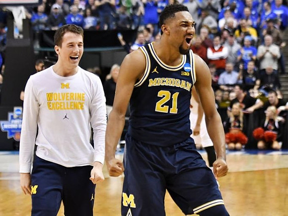 Andrew Dakich (11) and Zak Irvin (21)