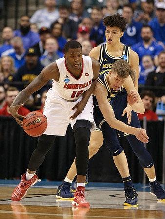 Moritz Wagner (13) and D.J. Wilson (5)