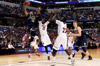 Muhammad-Ali Abdur-Rahkman (12) and Moritz Wagner (13)