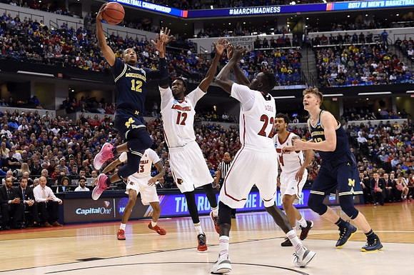 Muhammad-Ali Abdur-Rahkman (12) and Moritz Wagner (13)