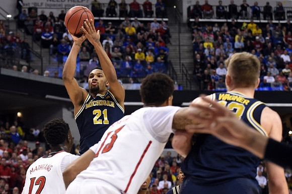 Zak Irvin (21) and Moritz Wagner (13)