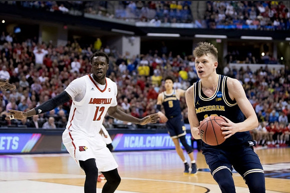 Moritz Wagner (13) and D.J. Wilson (5)