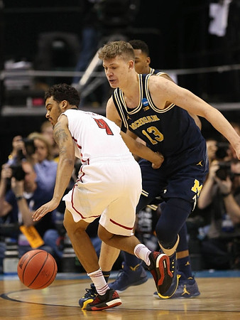 Moritz Wagner (13) and Zak Irvin (21)