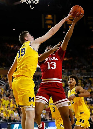 Jon Teske (15), Zavier Simpson (3), and Jordan Poole (2)