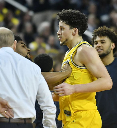 John Beilein, Brandon Johns Jr. (23), and Isaiah Livers (4)