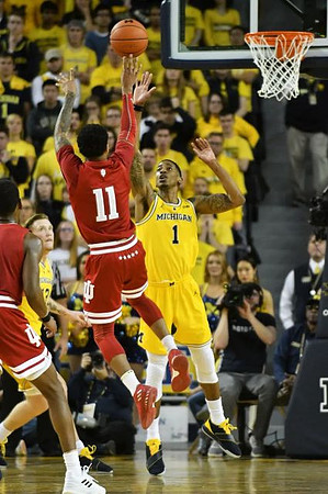 Charles Matthews (1) and Ignas Brazdeikis (13)