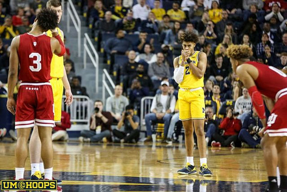 Jordan Poole (2) and Jon Teske (15)