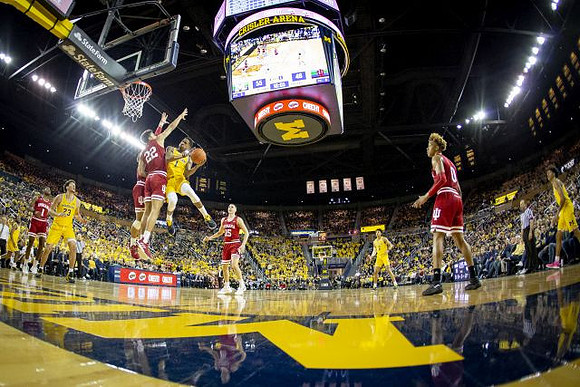 Charles Matthews (1), Zavier Simpson (3), Brandon Johns Jr. (23), Jordan Poole (2), and Eli Brooks (55)