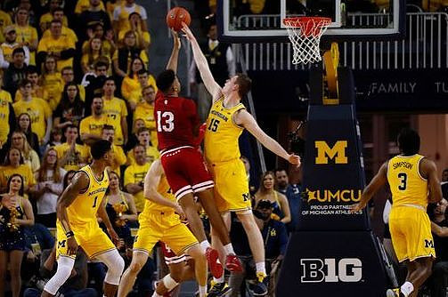 Charles Matthews (1), Ignas Brazdeikis (13), Jon Teske (15), and Zavier Simpson (3)