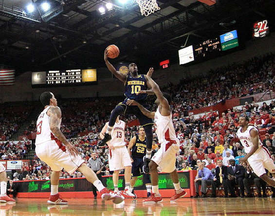 Tim Hardaway Jr. (10) and Jordan Morgan (52)