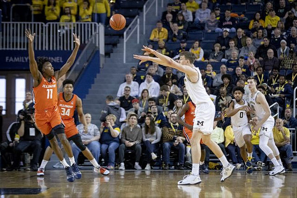 Franz Wagner (21), David DeJulius (0), and Colin Castleton (11)