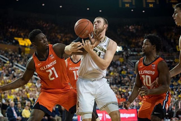 Austin Davis (51) and Franz Wagner (21)