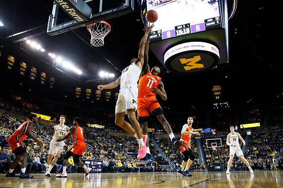 Franz Wagner (21), Eli Brooks (55), and Jon Teske (15)