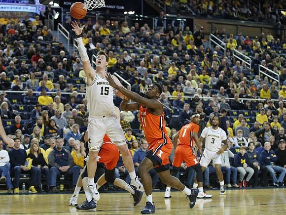 Jon Teske (15) and Zavier Simpson (3)