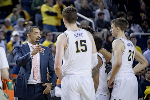 Juwan Howard, Jon Teske (15), Eli Brooks (55), and Franz Wagner (21)