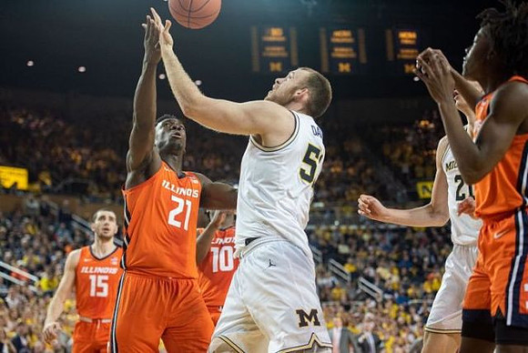 Austin Davis (51) and Franz Wagner (21)