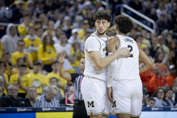 Brandon Johns Jr. (23) and Isaiah Livers (2)